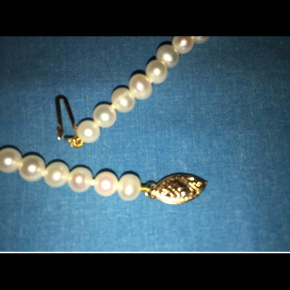 SOLD! SOLD!! SOLD!!!!!    New Pearls Necklace, Bracelet, and Earrings Set - Picture 4 of 8